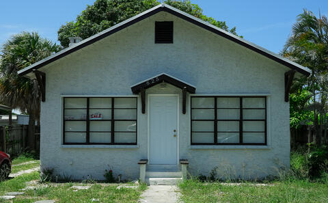 15-20 Professional Photos Interior + Exterior Coverage Fast 24-48 Hour Delivery Clean Composition + Lighting